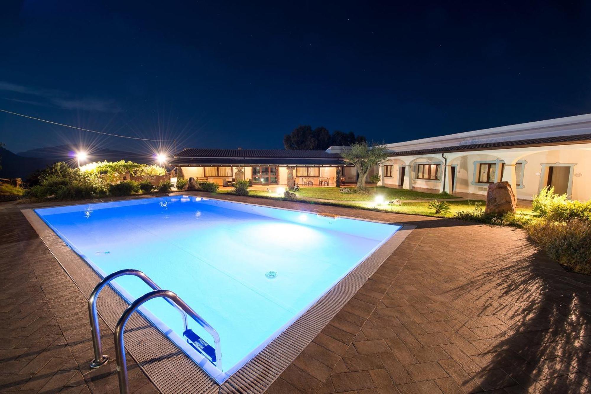 Agriturismo Irghitula ポザーダ エクステリア 写真